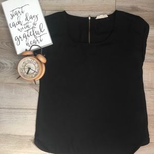 Women’s pink rose black shirt